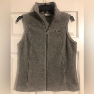 Columbia Fleece Vest, XS in Medium Gray - Zip front w/ 2 zip pockets